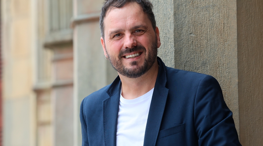 William Douglass Chair: Kirmen Uribe