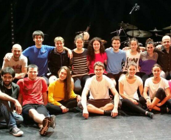 Bordeaux, dancing with the folk music of Korrontzi