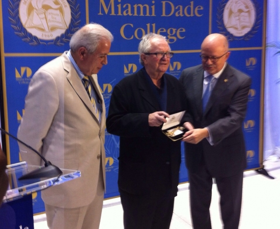 Juan Mari Arzakek Miamiko Dade Collegeko Lehendakariaren domina jaso du