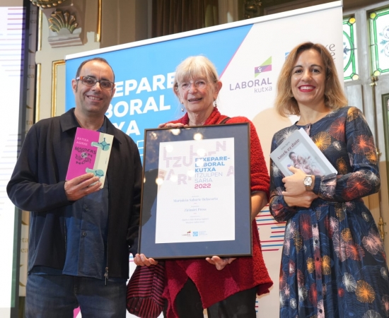 Mariolein Sabarte gana el Premio de Traducción Etxepare – LABORAL Kutxa por llevar al neerlandés la novela ‘Las madres no’