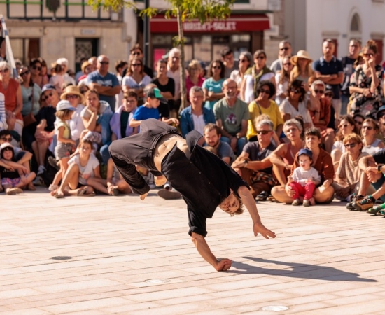 Hamazazpi euskal konpainia Le temps d´Aimer la danse jaialdian